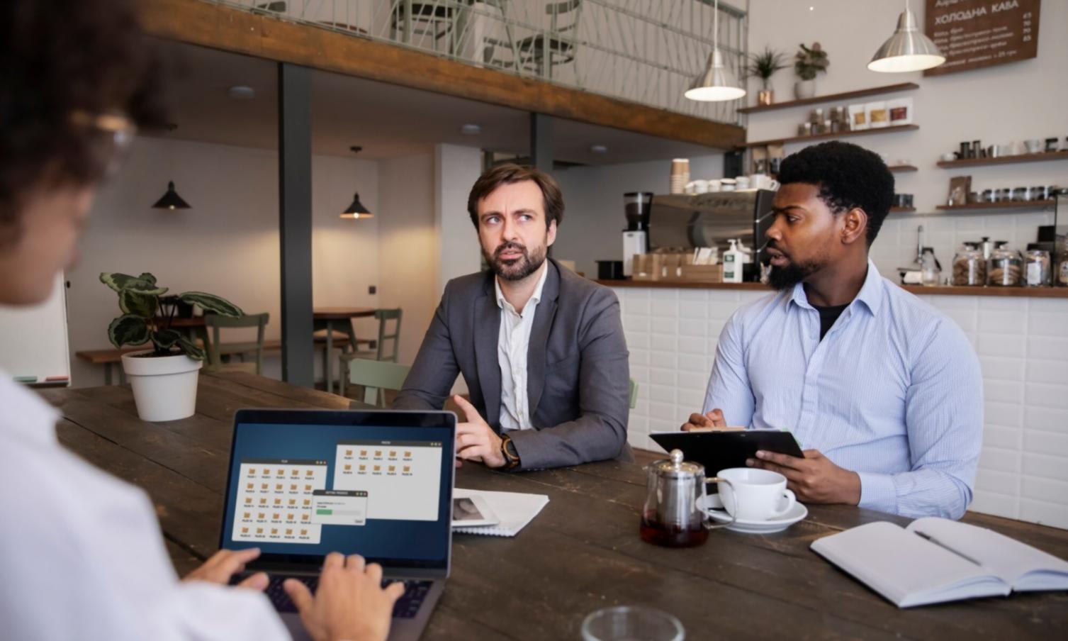 Professionelle Budgetpräsentation in modernem Büro